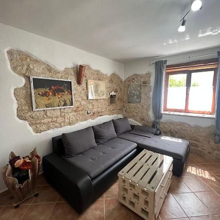 Kuca Za Odmor Matea Lägenhet Poreč Exteriör bild