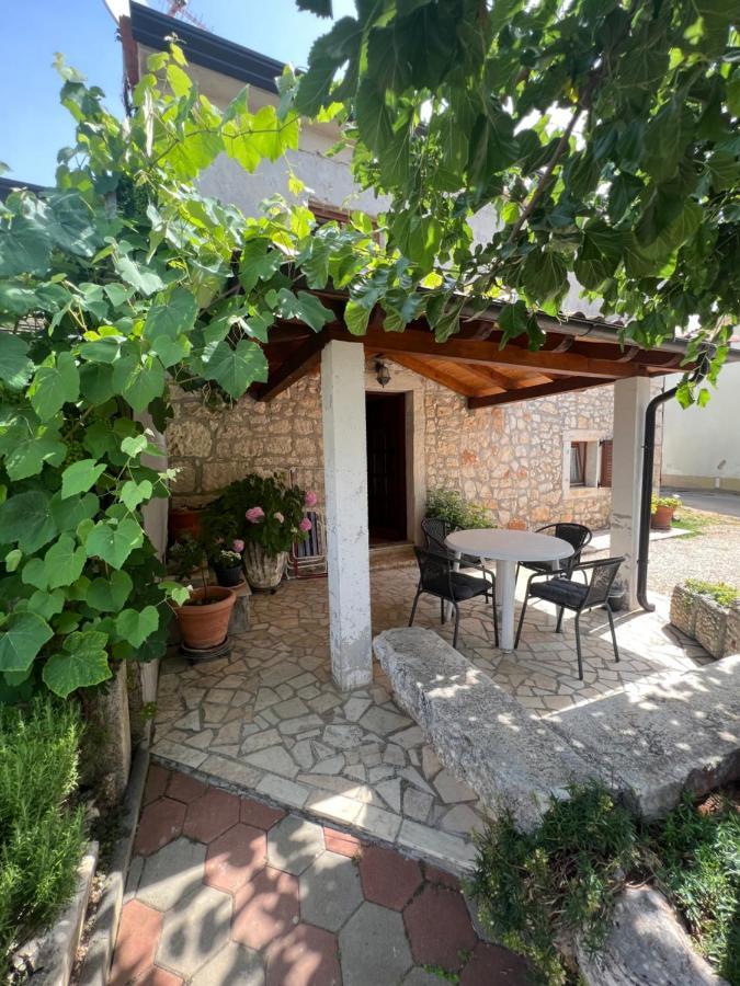 Kuca Za Odmor Matea Lägenhet Poreč Exteriör bild